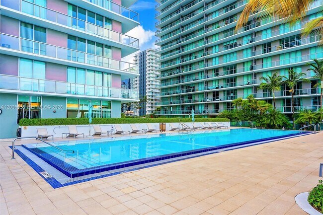 Building Photo - 1111 SW 1st Ave