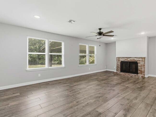 Building Photo - 165 Morris Dr