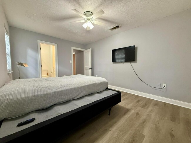 Building Photo - 306 N 40th Ave