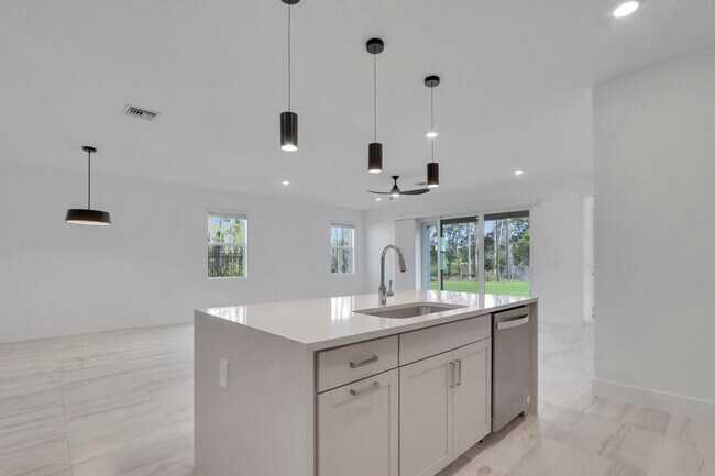 Building Photo - 7141 SE Park Dr