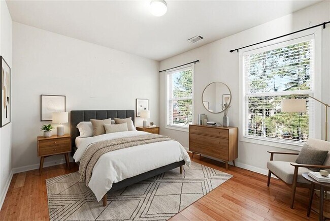 Building Photo - 6199 Thorncrest Dr