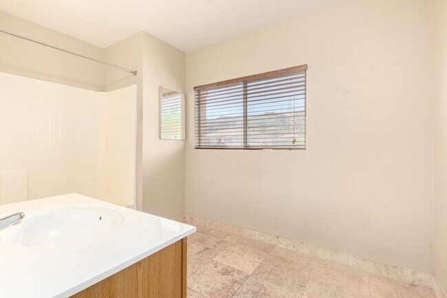 Building Photo - Spacious & Elegant Home with Resort-Style Backyard in Gated Community