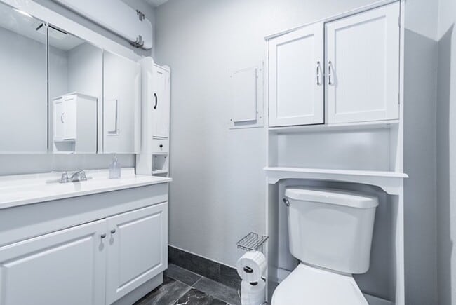 Building Photo - Move-In Ready, Fully Furnished Condo – Prime Strip Location