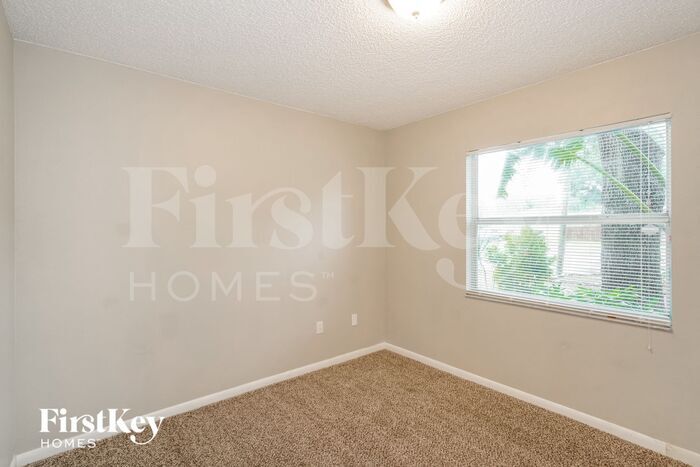 Building Photo - 812 W Sligh Ave