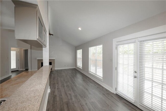 Building Photo - 1302 Danbury Square