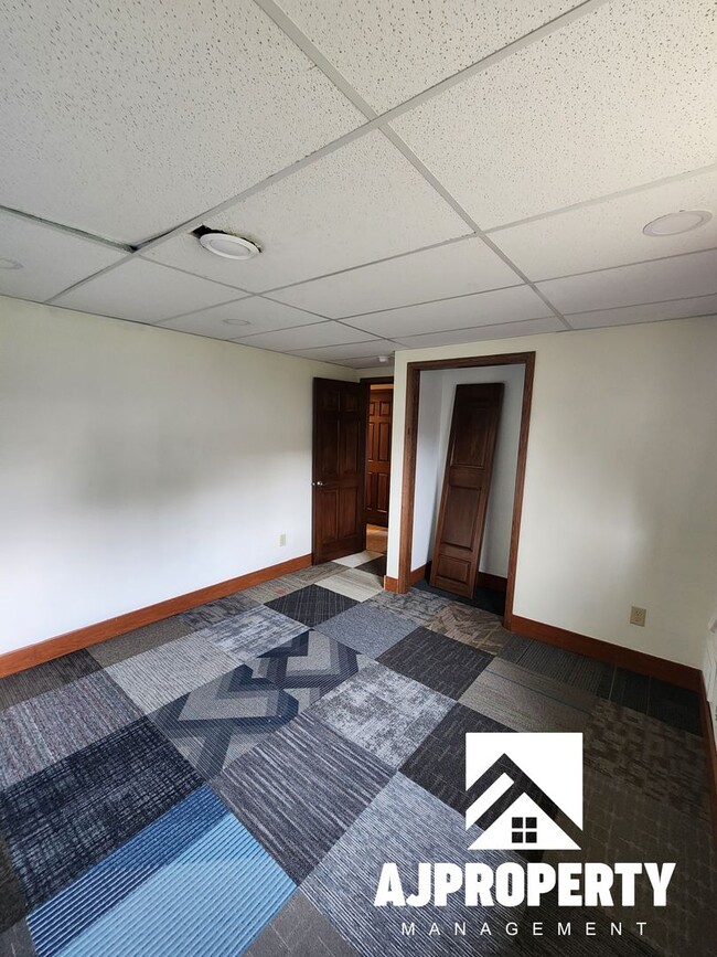 Building Photo - 6521 W Amber St