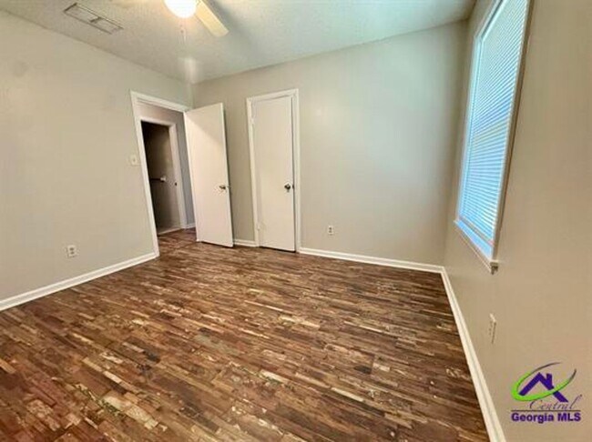 Building Photo - 102 Varee Dr