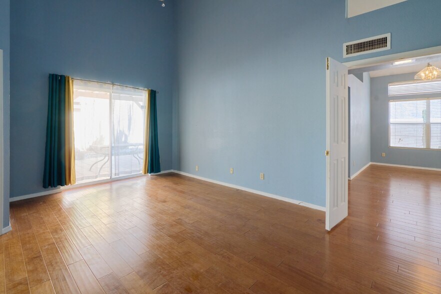 Building Photo - 1317 N Palmsprings Dr