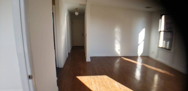 Building Photo - 42 Park Terrace E