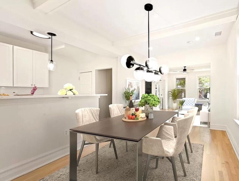 Building Photo - Charming & Spacious Row Home for Rent in V...