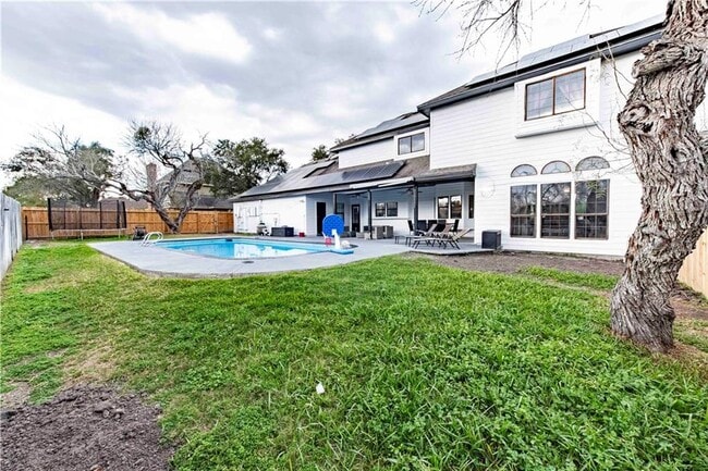 Building Photo - 4517 River Park Dr