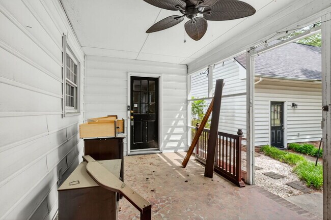 Building Photo - 636 N Wilkinson Dr