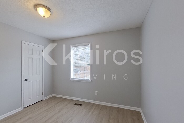 Building Photo - 1945 Croydon Cir