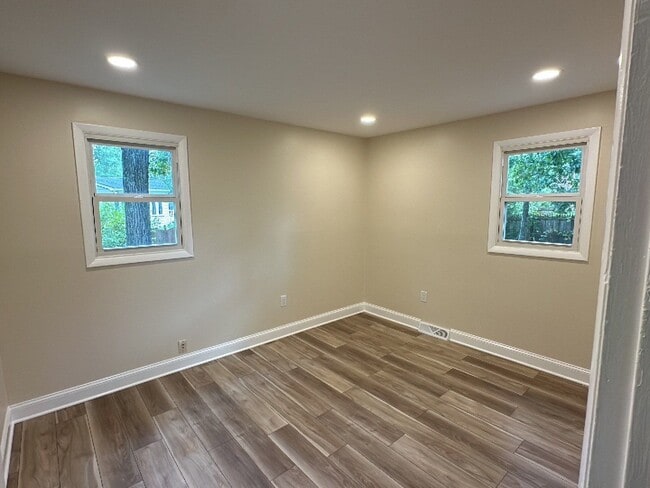 Building Photo - 408 Apple Dr