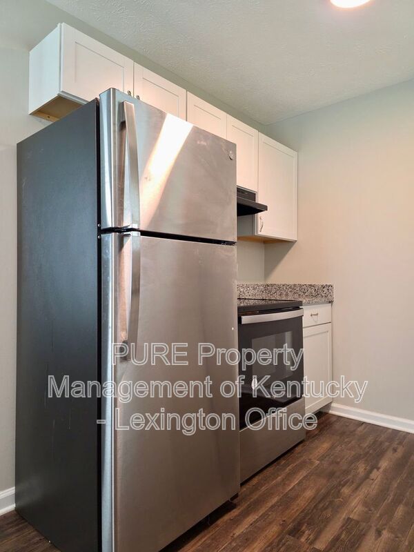 Building Photo - 3793 Camelot Dr