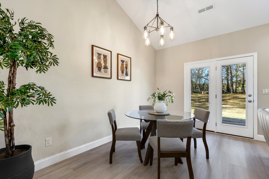 Dining - 170 Weaver Line