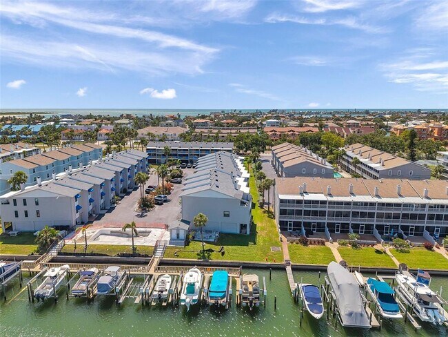 Building Photo - 745 Pinellas Bayway S