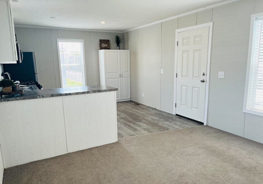 Building Photo - 11444 Oakgrove Dr