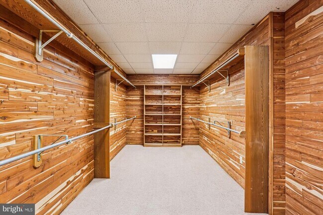 Building Photo - 9939 Bentcross Dr