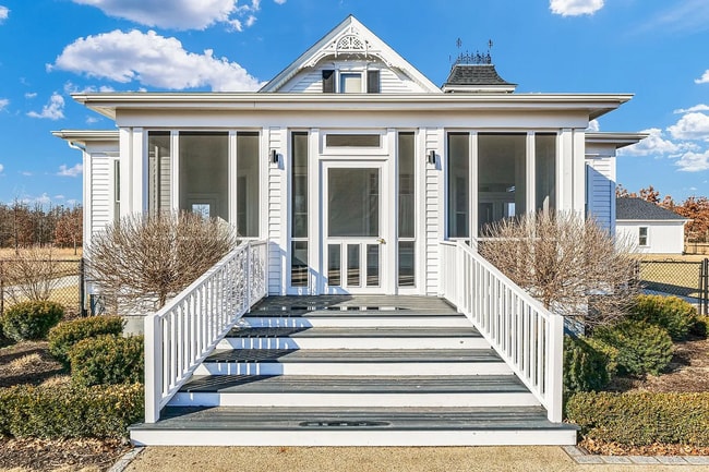 Building Photo - NEW LISTING-5 bedroom, 3 bathroom farmhouse-DeLand, Illinois