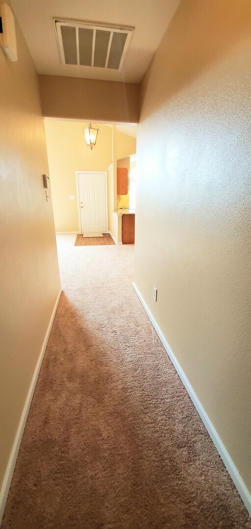 Building Photo - 3 Bedroom/2 Bath Charming Ranch
