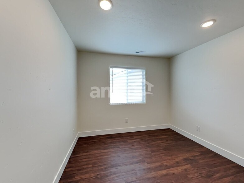 Building Photo - 1320 Alderleaf Ave
