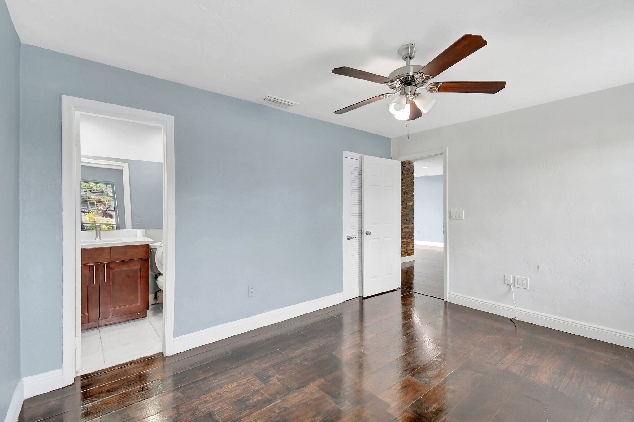 Building Photo - 8960 Sunset Strip