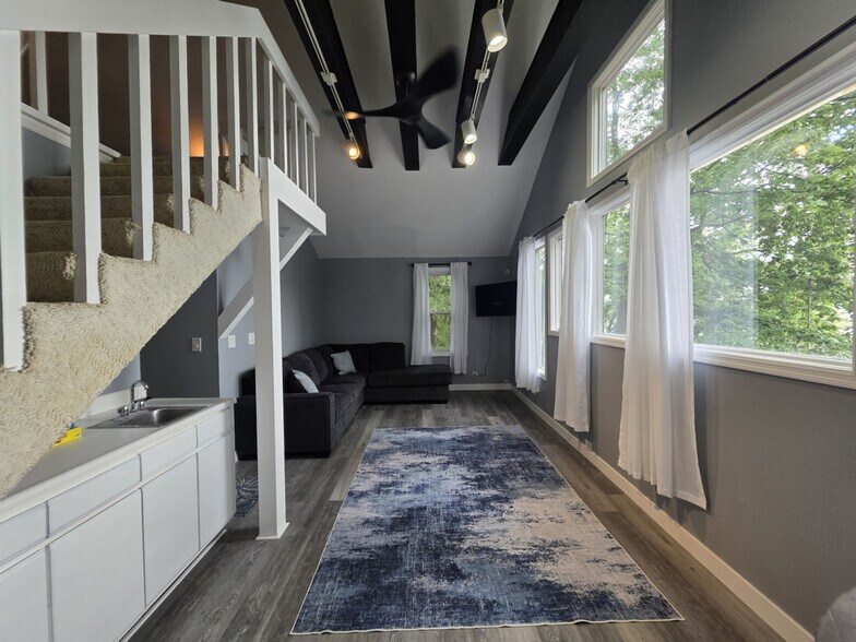 Building Photo - 135 Cora Ave
