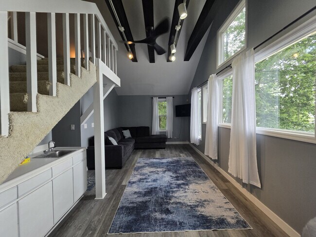 Building Photo - 135 Cora Ave