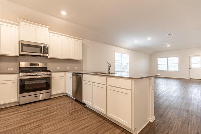 Building Photo - 175 Silver Springs Bend