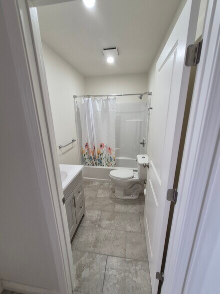 Bathroom - 901 E Occidental St