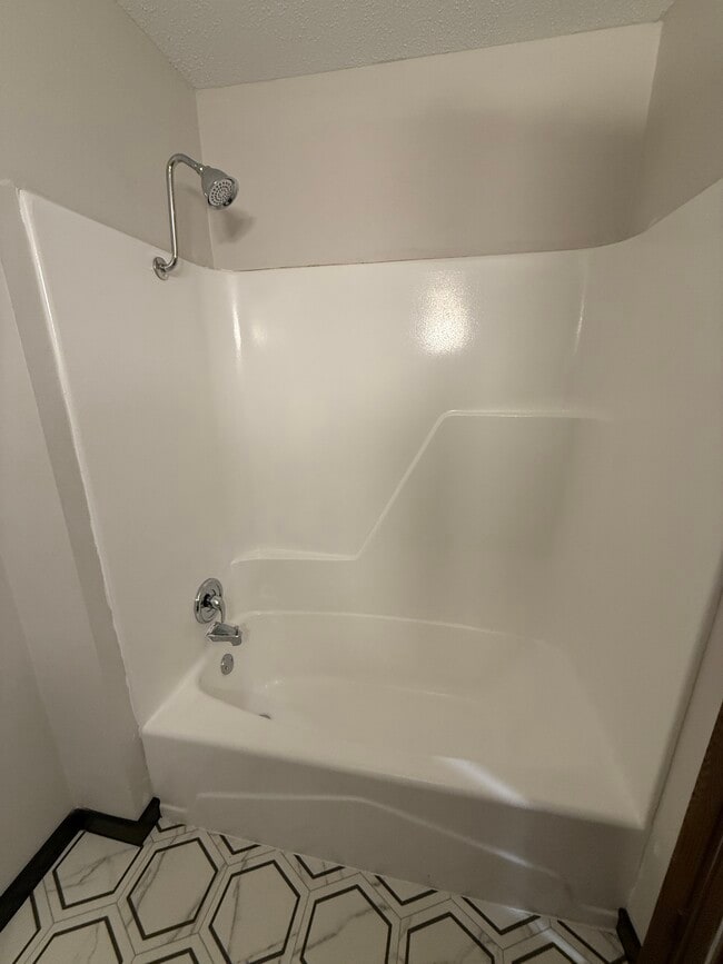 Building Photo - 822 29th St N