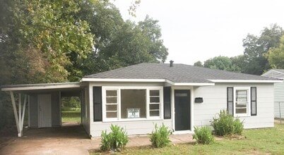 Building Photo - 1303 Burchett St