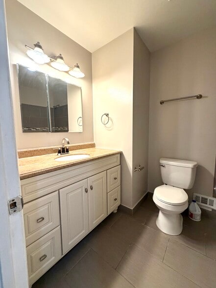 Building Photo - 5412 Amberwood Ln