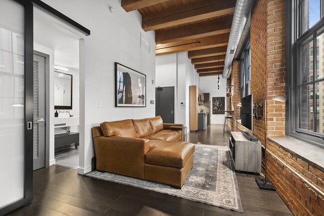 Primary Photo - 319 A St