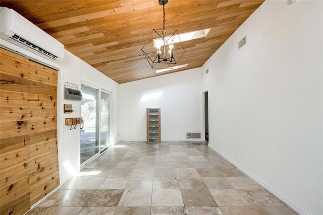 Building Photo - 2404 Barton Skyway