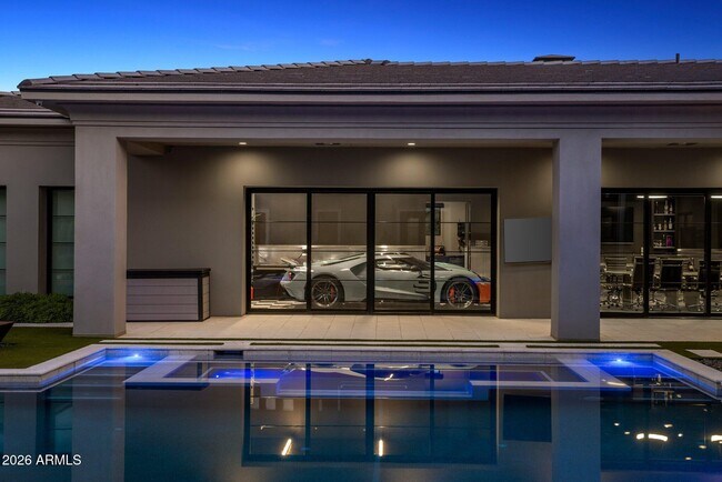 Building Photo - 10110 E Siesta Ln