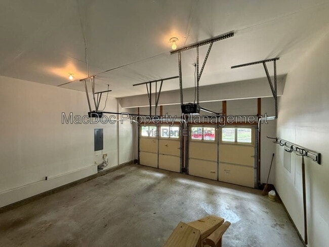 Building Photo - 1404 Graham Dr