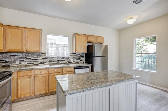 Building Photo - 2802 Austin St