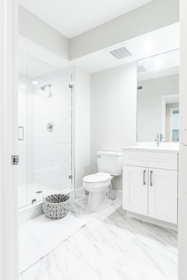 Building Photo - 1551 N Flagler Dr