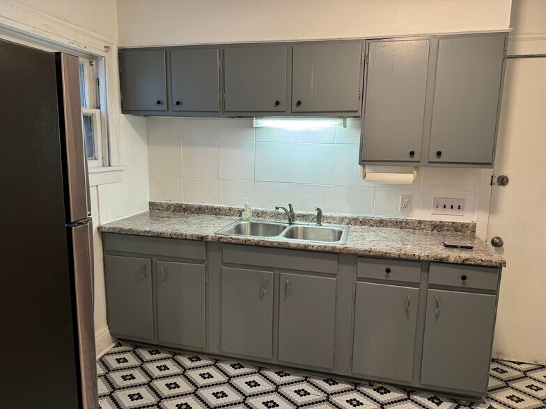 Kitchen - 3362 Sutton Rd