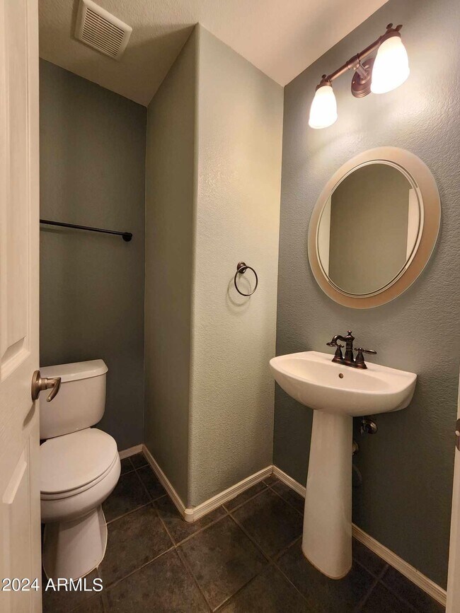 Building Photo - 40443 W Helen Ct
