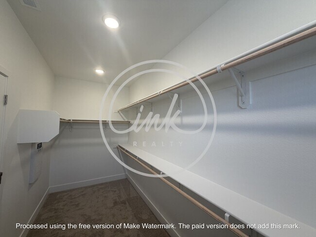 Building Photo - 185 Radiant Dr