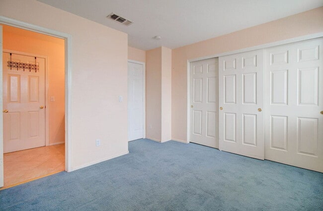 Building Photo - 1350 W Pelican Ct