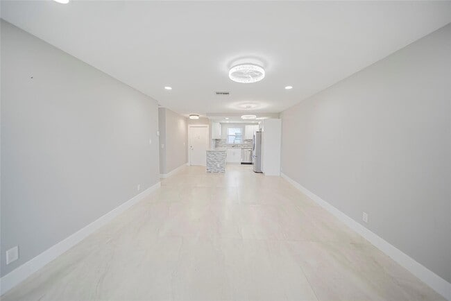 Building Photo - 2725 Emory Dr W