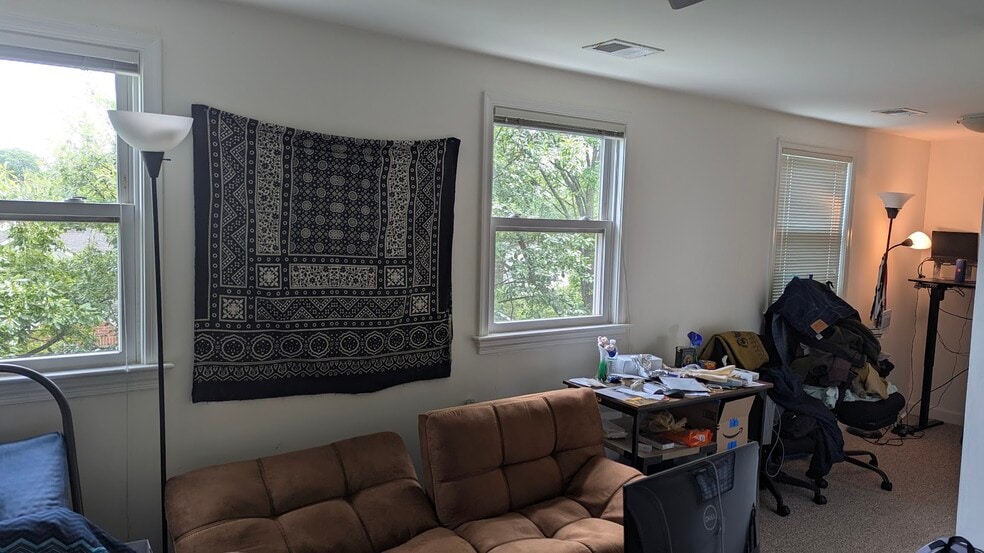 With furnishings, looking soutt - 900 N Ivy St