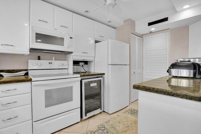 Building Photo - 2687 N Ocean Blvd