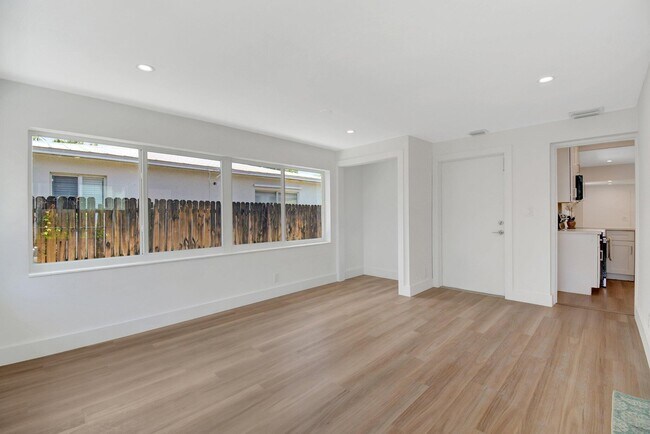 Building Photo - 420 SW 13th St