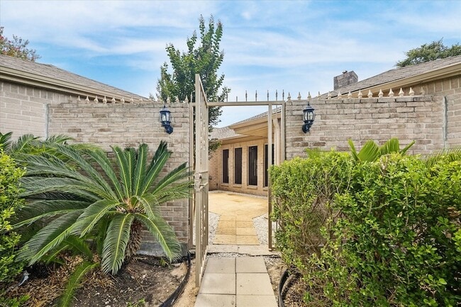 Building Photo - 7618 Bankside Dr
