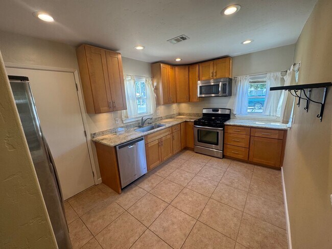 Building Photo - 2 Bed / 1 Bath | Tahoe Park Home Available...